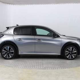 Foto inzerátu Peugeot e-208 50 kWh