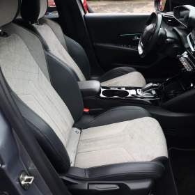 Foto inzerátu Peugeot e-208 50 kWh