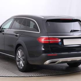 Foto inzerátu Mercedes-Benz Třídy E E 220 d 4MATIC