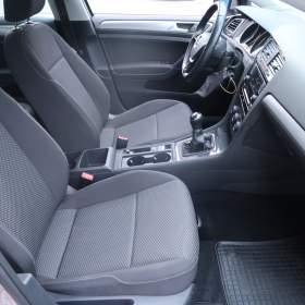 Foto inzerátu Volkswagen Golf 1.0 TSI