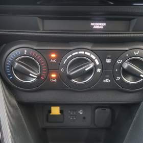 Foto inzerátu Mazda 2 1.5 16V