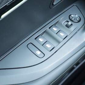 Foto inzerátu Peugeot e-2008 50 kWh