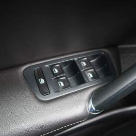 Foto inzerátu Volkswagen Golf 1.6 TDI