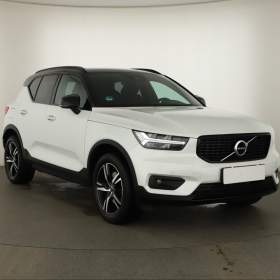Volvo XC40 D4 AWD / 19661027