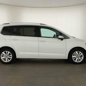 Foto inzerátu Volkswagen Touran 2.0 TDI