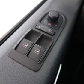 Foto inzerátu Volkswagen Multivan 2.0 TDI