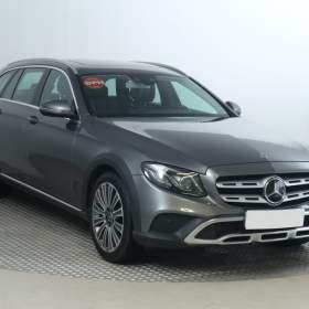 Mercedes- Benz Třídy E E 220 d 4MATIC / 19662359