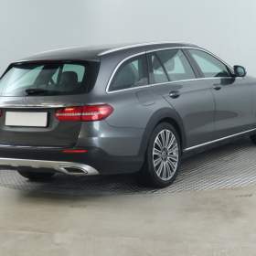 Foto inzerátu Mercedes-Benz Třídy E E 220 d 4MATIC