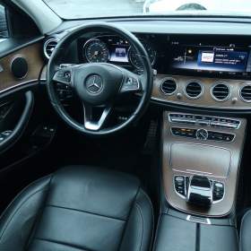 Foto inzerátu Mercedes-Benz Třídy E E 220 d 4MATIC
