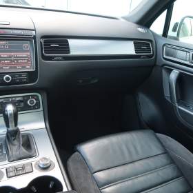 Foto inzerátu Volkswagen Touareg 3.0 TDI