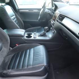 Foto inzerátu Volkswagen Touareg 3.0 TDI