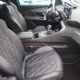 Foto inzerátu Peugeot 5008 1.5 BlueHDi