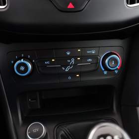 Foto inzerátu Ford Focus 1.6 i