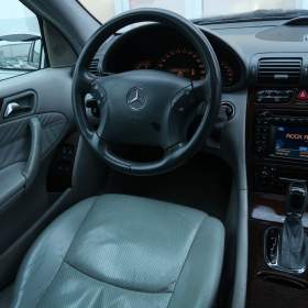 Foto inzerátu Mercedes-Benz Třídy C C 240 4MATIC