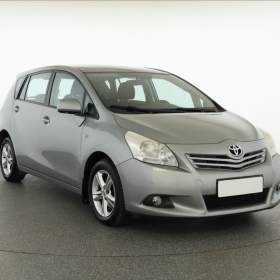 Fotka k inzerátu Toyota Verso 2.0 D- 4D / 19618666