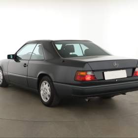 Foto inzerátu Mercedes W124 230 CE