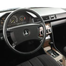 Foto inzerátu Mercedes W124 230 CE