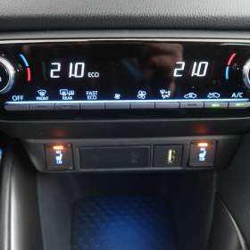 Foto inzerátu Toyota Yaris 1.5 VVT-i Hybrid