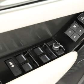 Foto inzerátu Land Rover Range Rover Velar D200