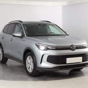 VW Tiguan 1.5 eTSI / 19865747