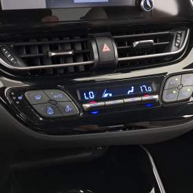 Foto inzerátu Toyota C-HR 1.8 Hybrid