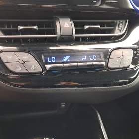 Foto inzerátu Toyota C-HR 1.8 Hybrid