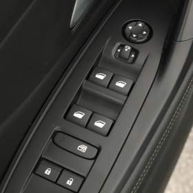 Foto inzerátu Peugeot 308 Hybrid 180