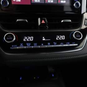 Foto inzerátu Toyota Corolla 2.0 Hybrid
