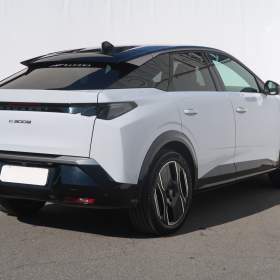 Foto inzerátu Peugeot e-3008 73 kWh