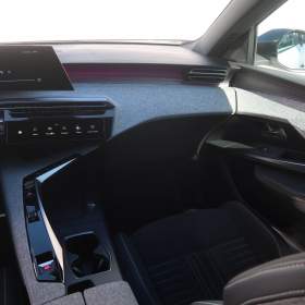 Foto inzerátu Peugeot e-3008 73 kWh