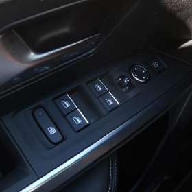 Foto inzerátu Peugeot e-3008 73 kWh