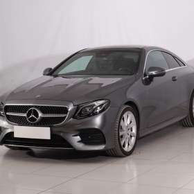 Foto inzerátu Mercedes E E 200 4MATIC