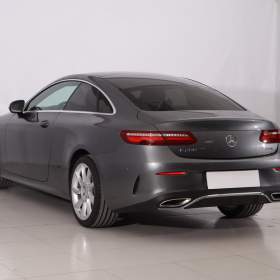 Foto inzerátu Mercedes E E 200 4MATIC