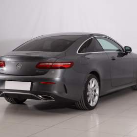 Foto inzerátu Mercedes E E 200 4MATIC