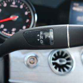 Foto inzerátu Mercedes E E 200 4MATIC