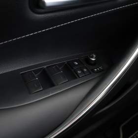 Foto inzerátu Toyota Corolla 1.8 Hybrid