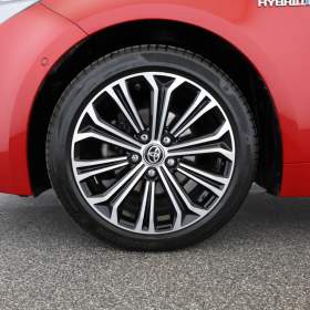 Foto inzerátu Toyota Corolla 1.8 Hybrid