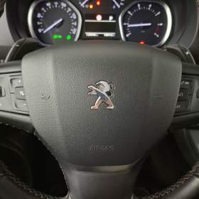 Foto inzerátu Peugeot Traveller 2.0 BlueHDi