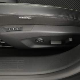 Foto inzerátu Peugeot 408 Hybrid 225