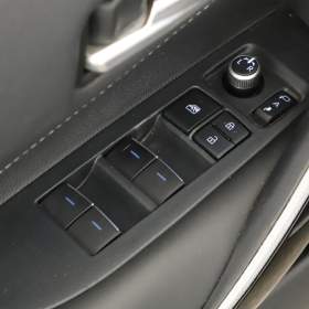 Foto inzerátu Toyota Corolla 2.0 Hybrid
