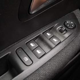 Foto inzerátu Peugeot 208 1.2 Hybrid