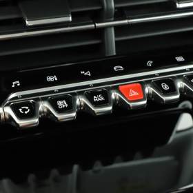 Foto inzerátu Peugeot e-2008 50 kWh