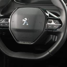Foto inzerátu Peugeot e-2008 50 kWh