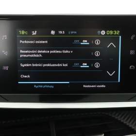 Foto inzerátu Peugeot e-2008 50 kWh