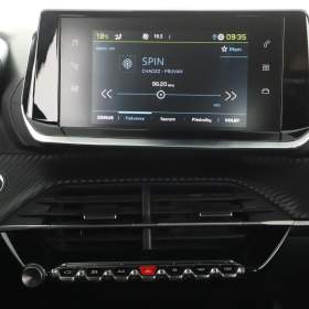 Foto inzerátu Peugeot e-2008 50 kWh