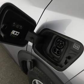 Foto inzerátu Peugeot e-2008 50 kWh