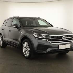 VW Touareg 3.0 TDI / 19963978