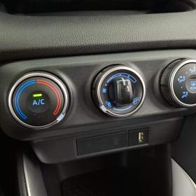 Foto inzerátu Toyota Yaris 1.5 VVT-i