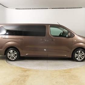 Foto inzerátu Peugeot Traveller 2.0 BlueHDi