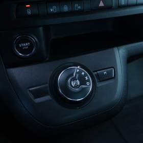 Foto inzerátu Peugeot Traveller 2.0 BlueHDi